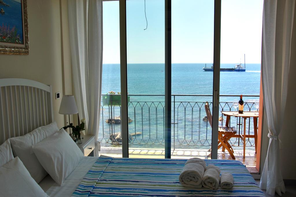 Apartamento Taorminaxos Wonderful Seaview Giardini-Naxos Exterior foto